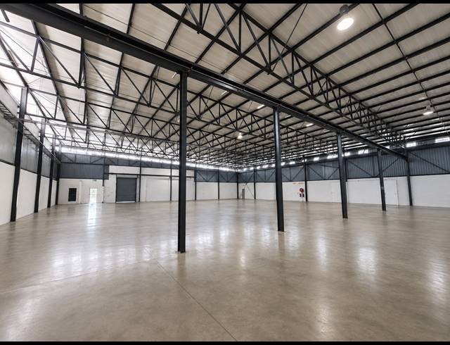 2,348M² WAREHOUSE TO LET IN LONGMEADOW